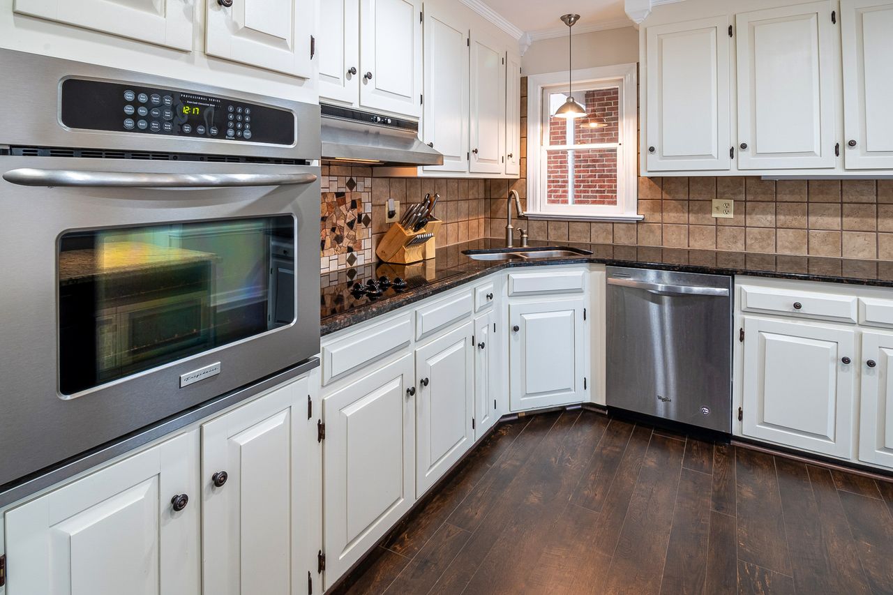 E-and-S-Property-Management-kitchen-cabinet